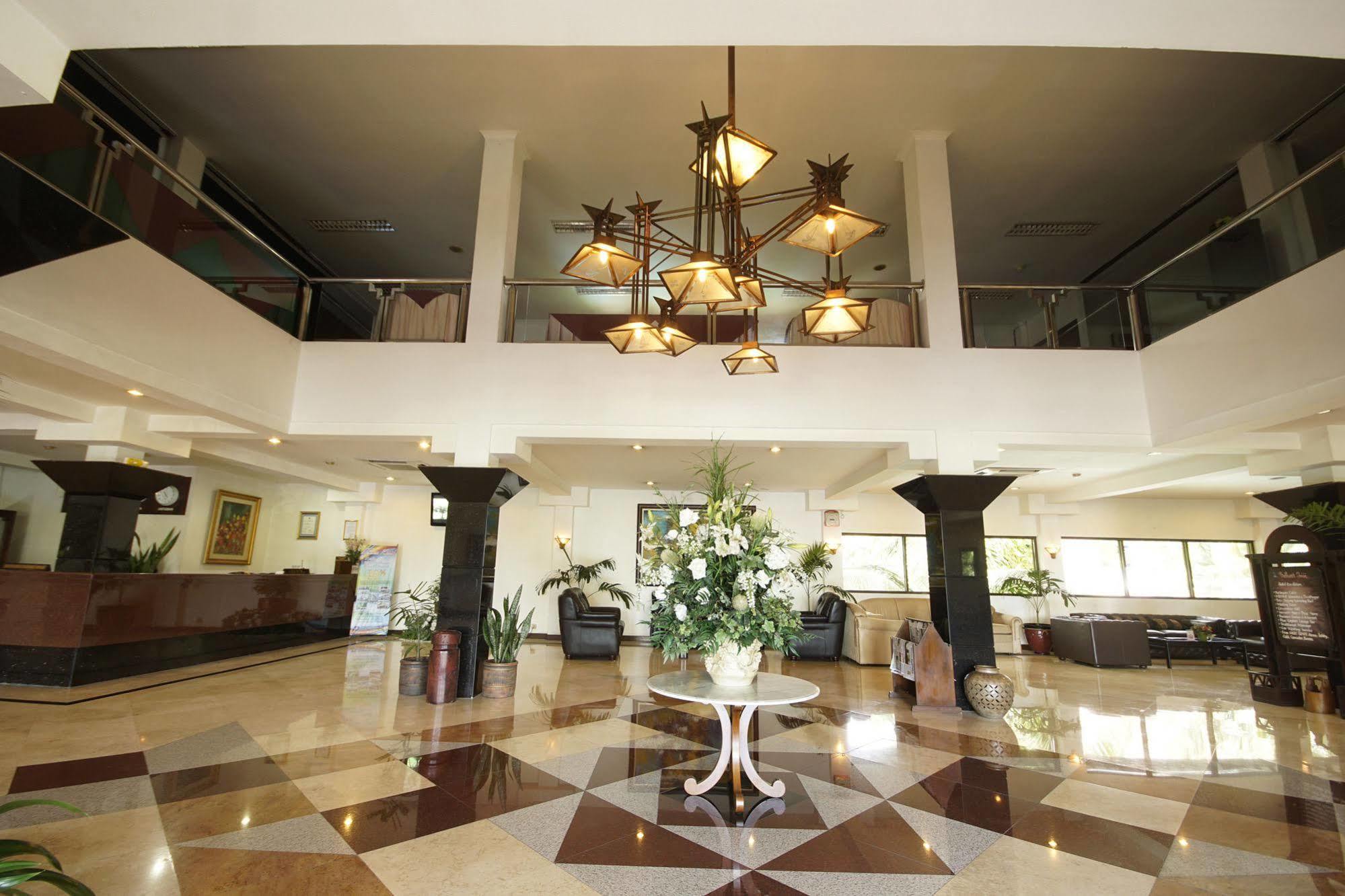 Bahari Inn Tegal Екстериор снимка
