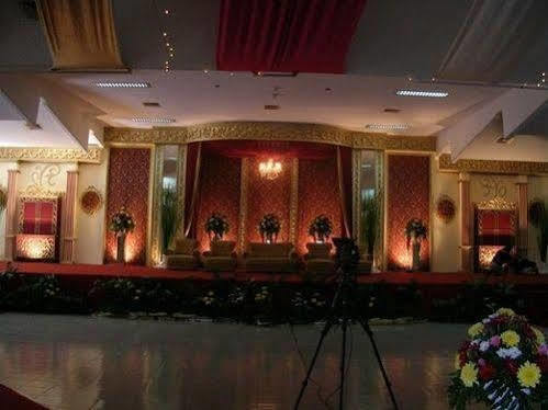 Bahari Inn Tegal Екстериор снимка