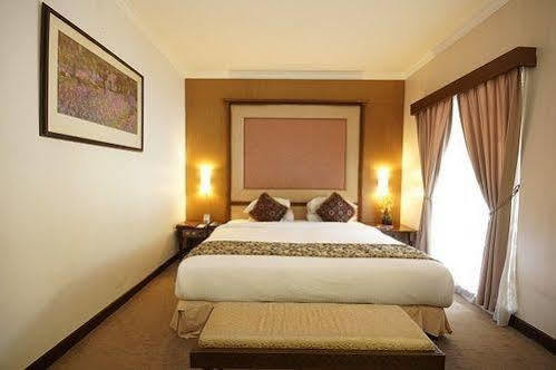 Bahari Inn Tegal Екстериор снимка
