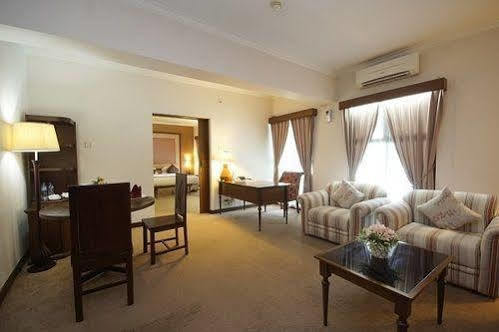 Bahari Inn Tegal Екстериор снимка